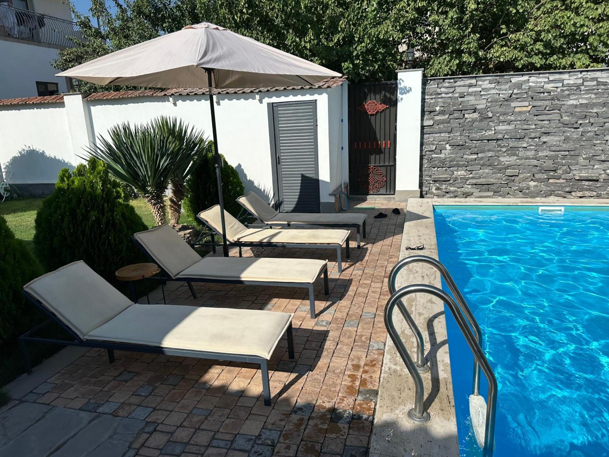 Garden Lounge Hotel Erywań Zewnętrze zdjęcie