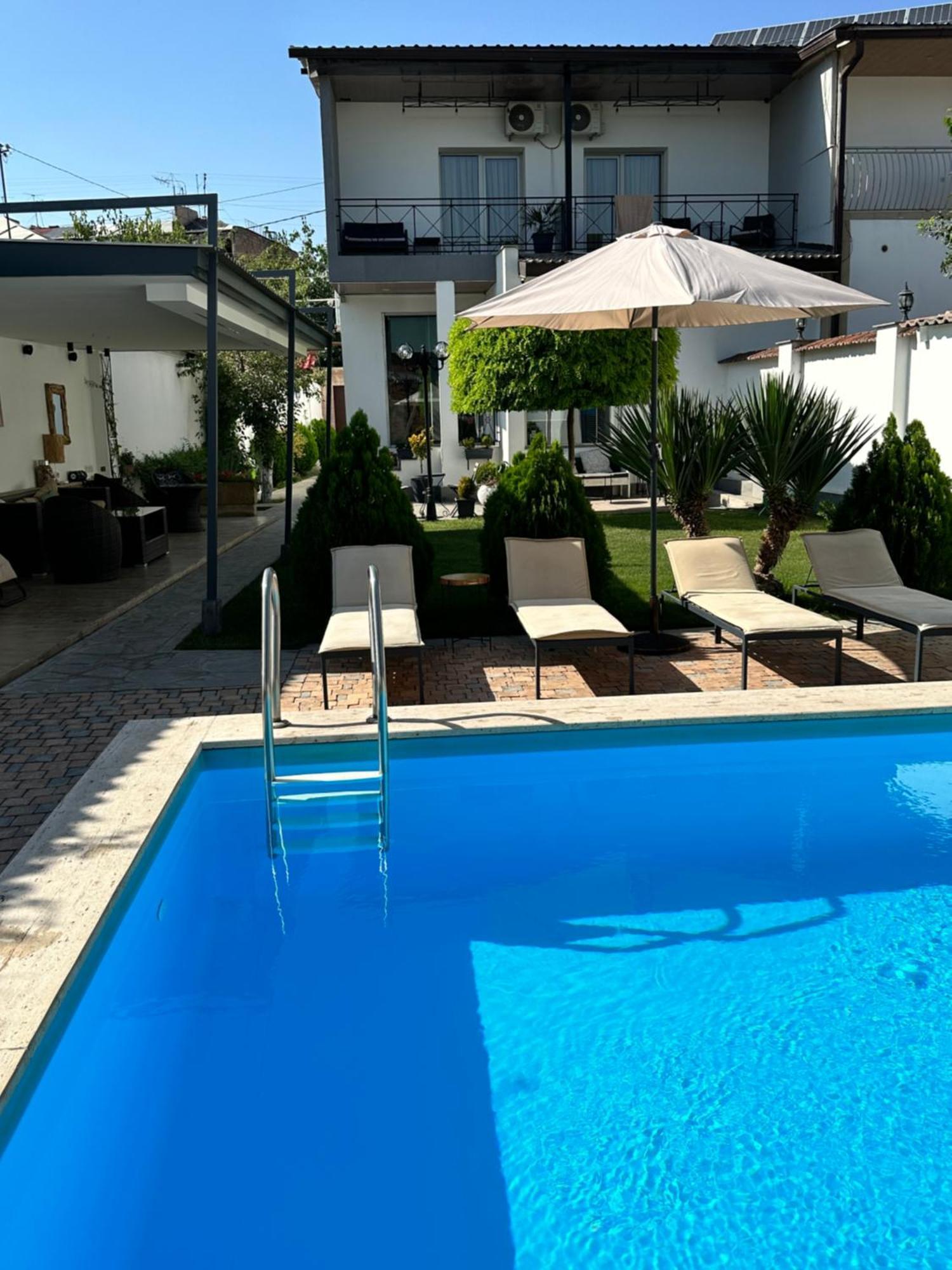Garden Lounge Hotel Erywań Zewnętrze zdjęcie